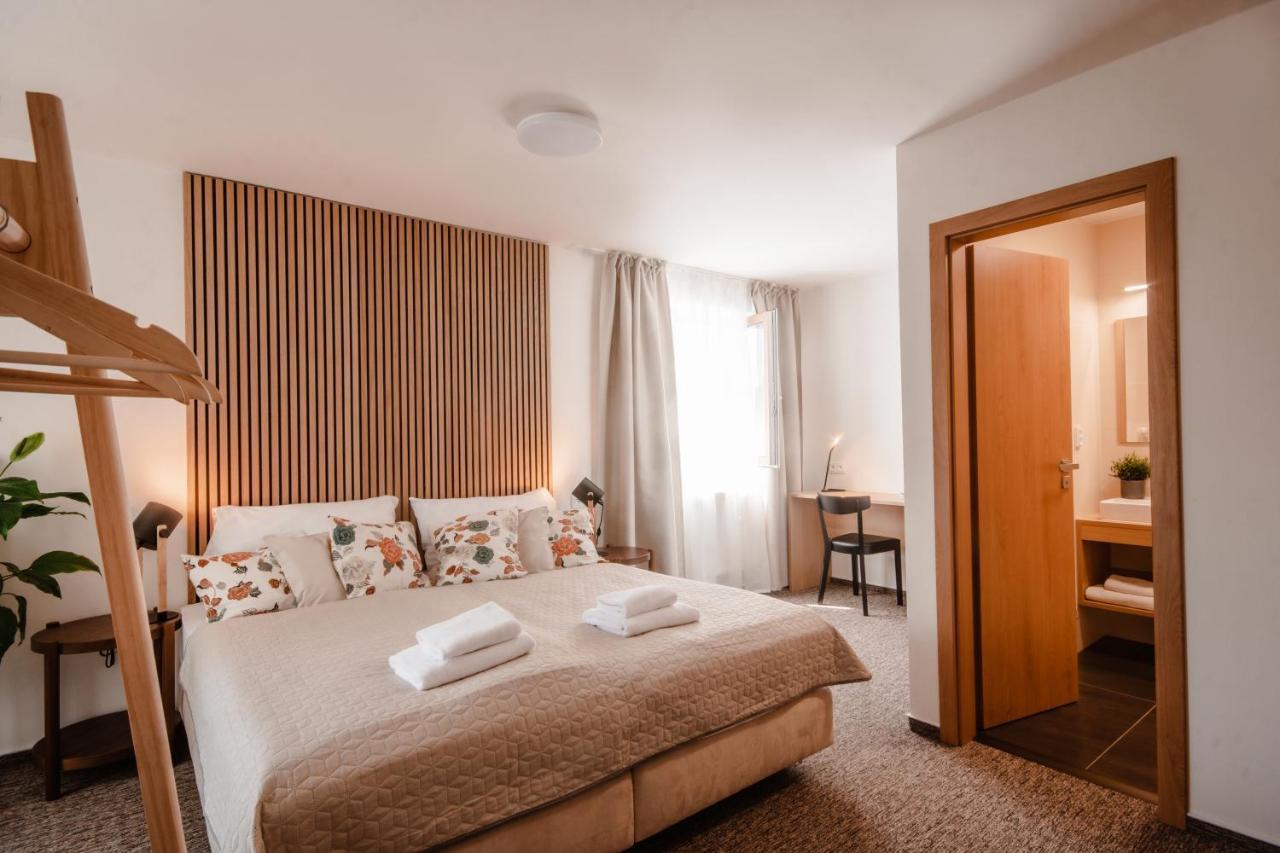 Penzion U Halmu Hotel Hustopece Luaran gambar
